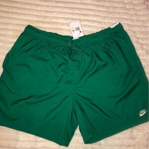 BRAND NEW NIKE SHORTS !!! Never worn with tags size XXL